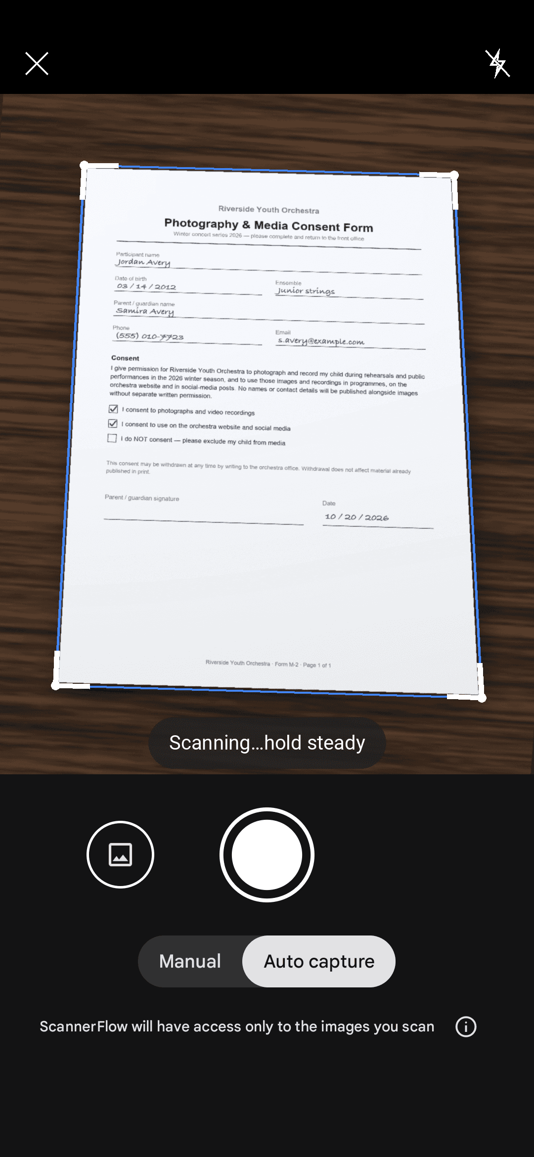 ScannerFlow camera detecting the edges of a paper document before capture